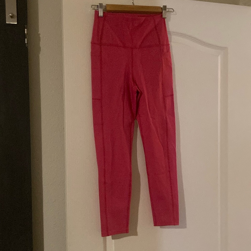 Carbon 38 brand new pink leggings for your next workout!